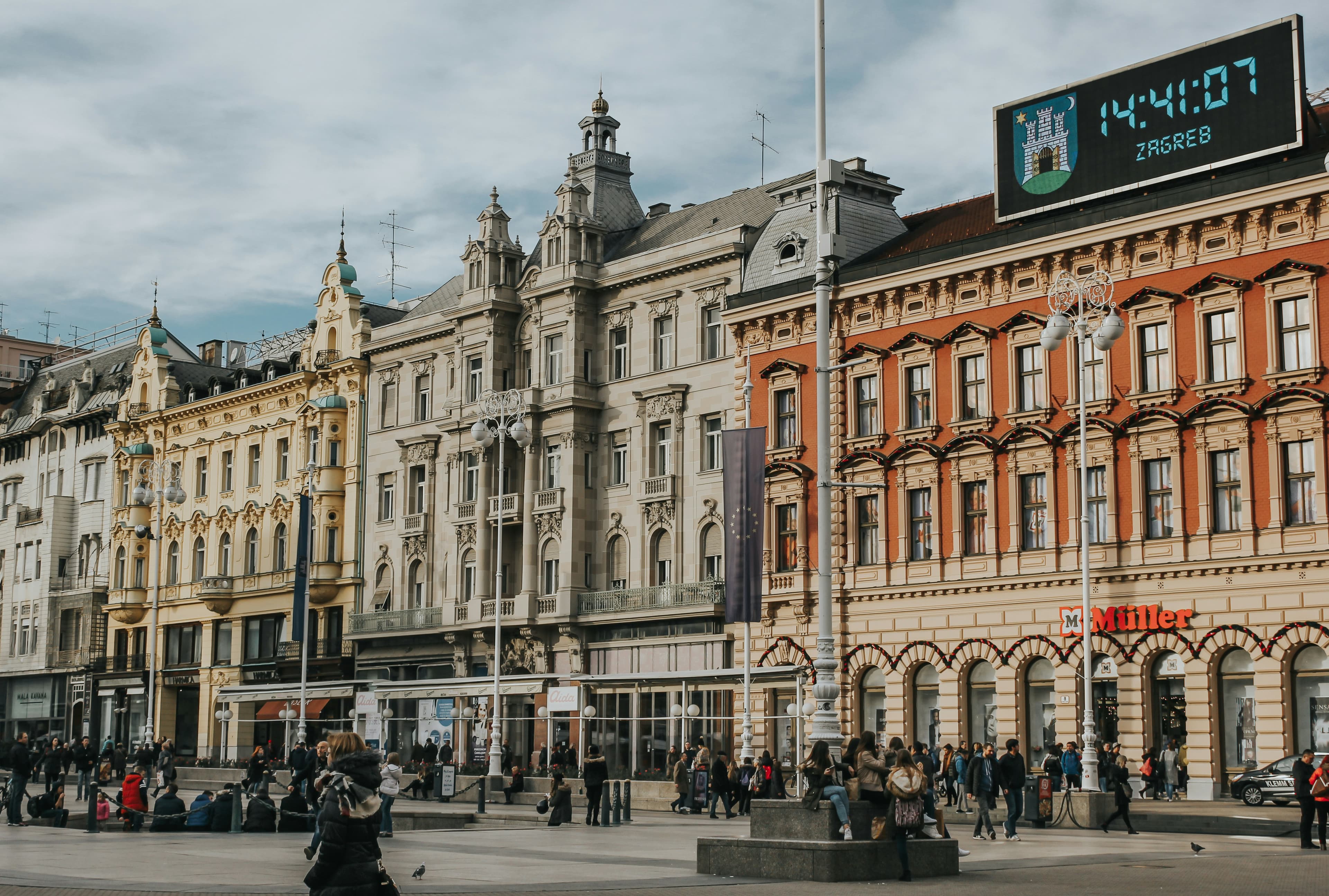 Ban Jelačić Square, city life